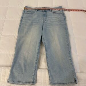 Nicole Miller High Rise Capri Acid Washed Jeans Size 14